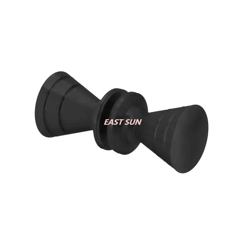 Полированные хромированные ребристые ручки в стиле галстука-бабочки, расположенные спиной к спине